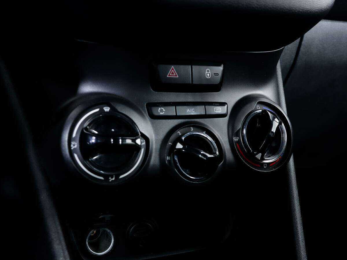 Купить Peugeot 208, 2013, 90 441 км, фото №15