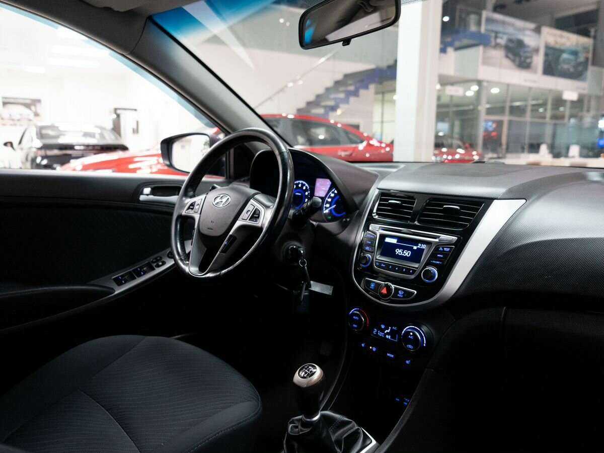 Купить Hyundai Solaris, 2015, 146 990 км, фото №16