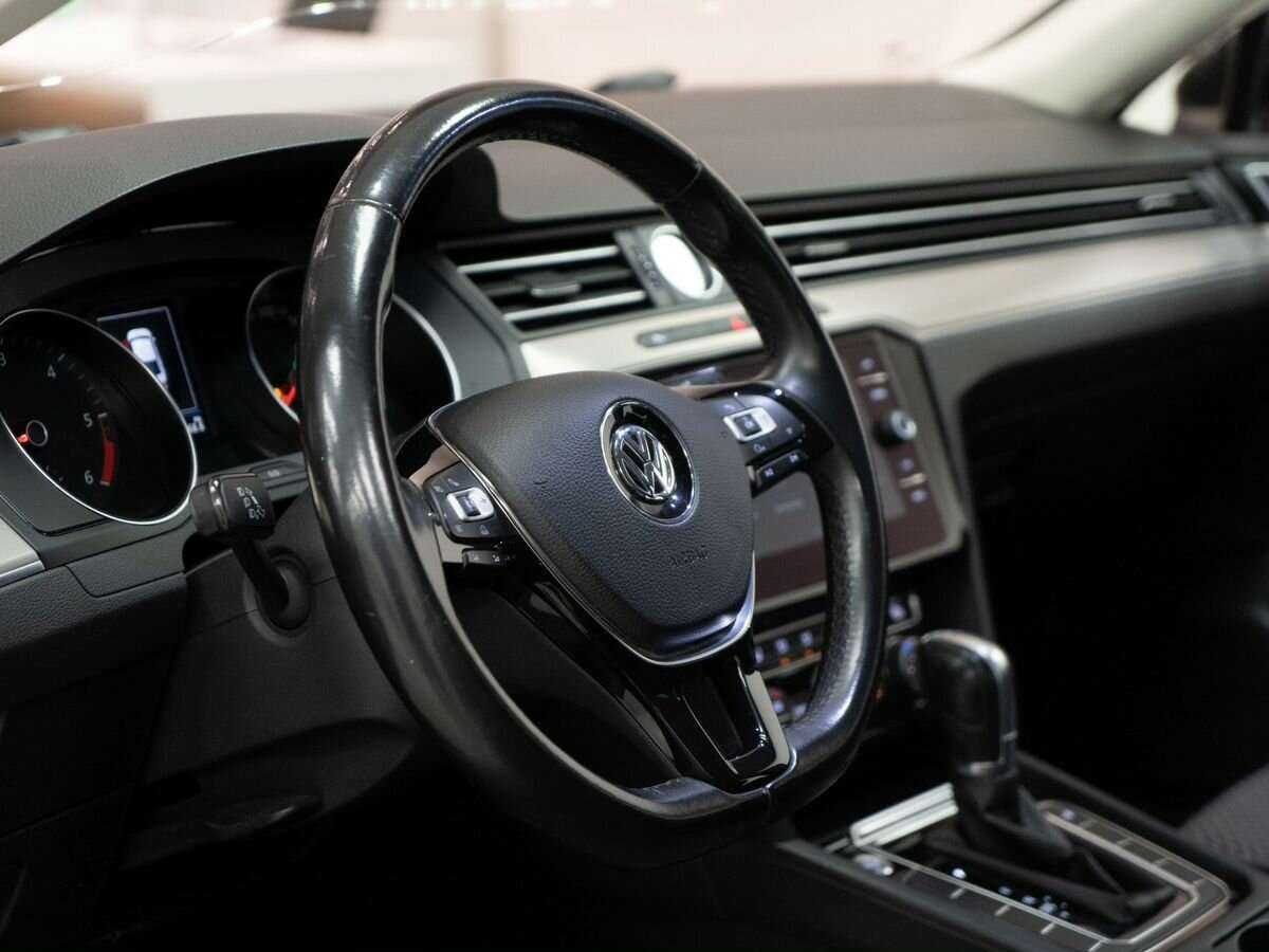 Купить Volkswagen Passat DSG6, 2017, 161 748 км, фото №5
