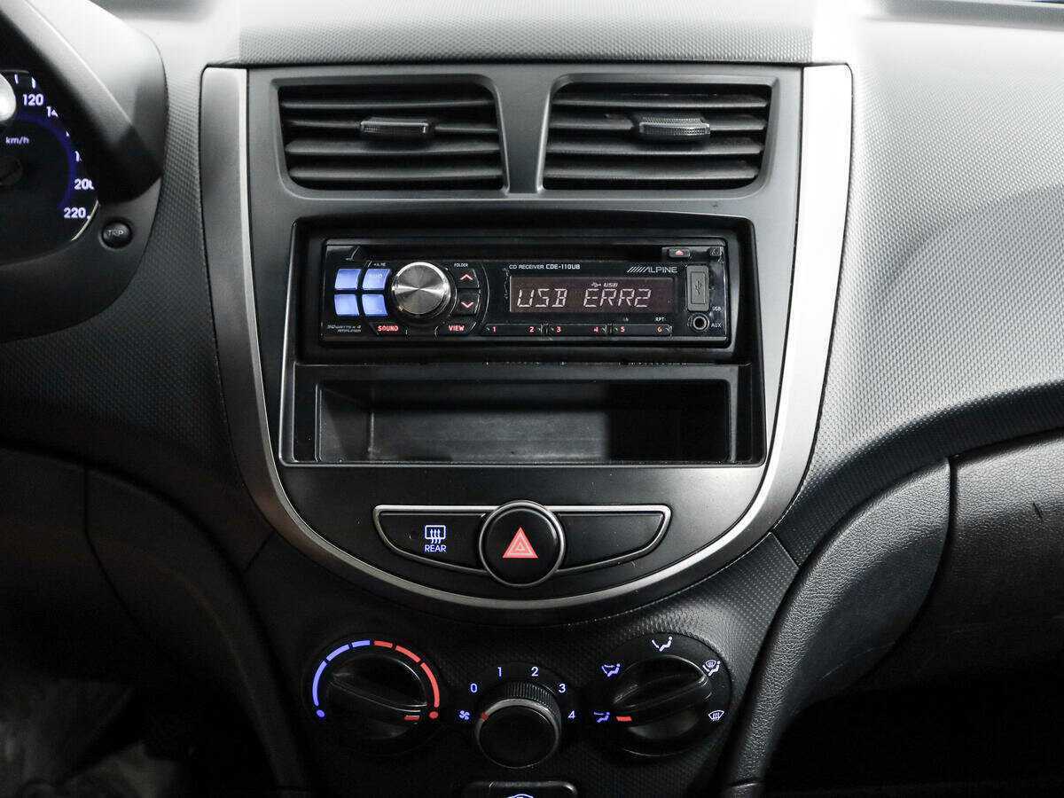 Купить Hyundai Solaris, 2014, 259 937 км, фото №9
